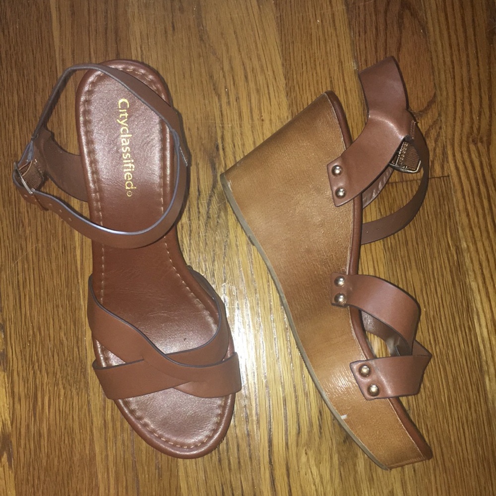 brown wedegs